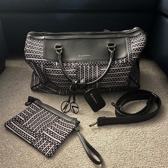 MANAOLA X Lexus travel bag - Picture 2 of 6